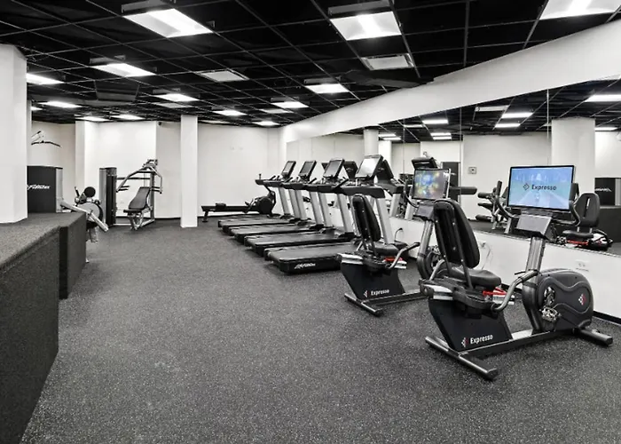 Gold Coast W Doorman Gym 2 Blocks To L Chi-916 Chicago